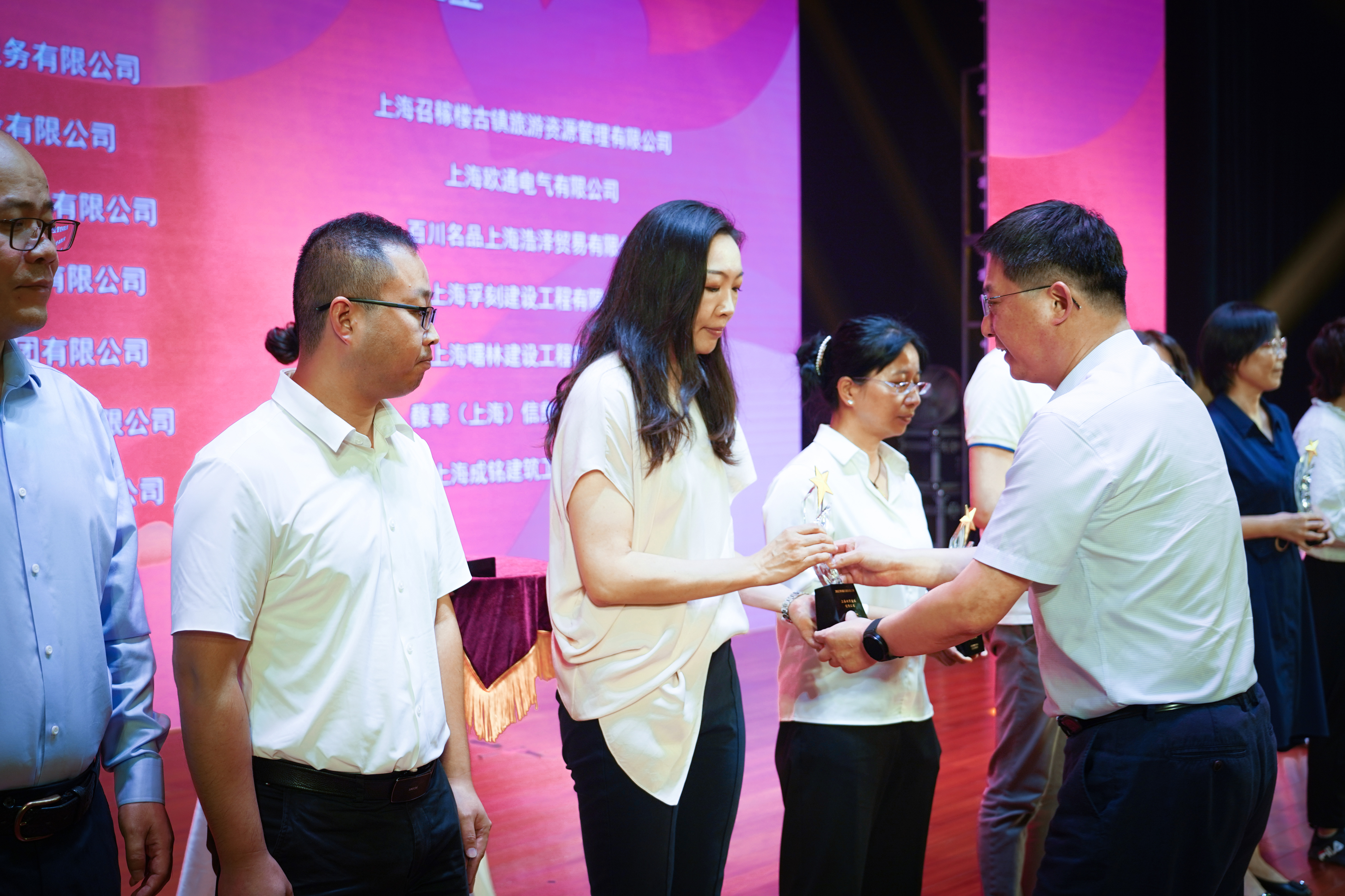 守護(hù)夕陽(yáng)，為愛(ài)而行——神開(kāi)再次獲得“浦江鎮(zhèn)慈善之星”榮譽(yù)稱號(hào)(圖2)